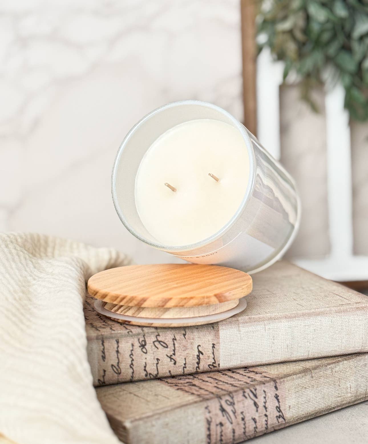 Fresh Lemons - 11 oz. Iridescent White Glass Soy Wax Candle